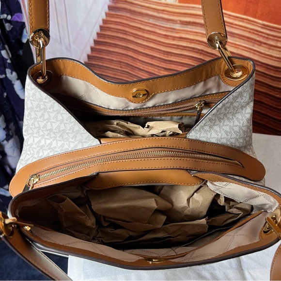 Michael Kors Signature Coated Canvas And Leather Raven Shoulder Bag, like new - Picture 17 of 17